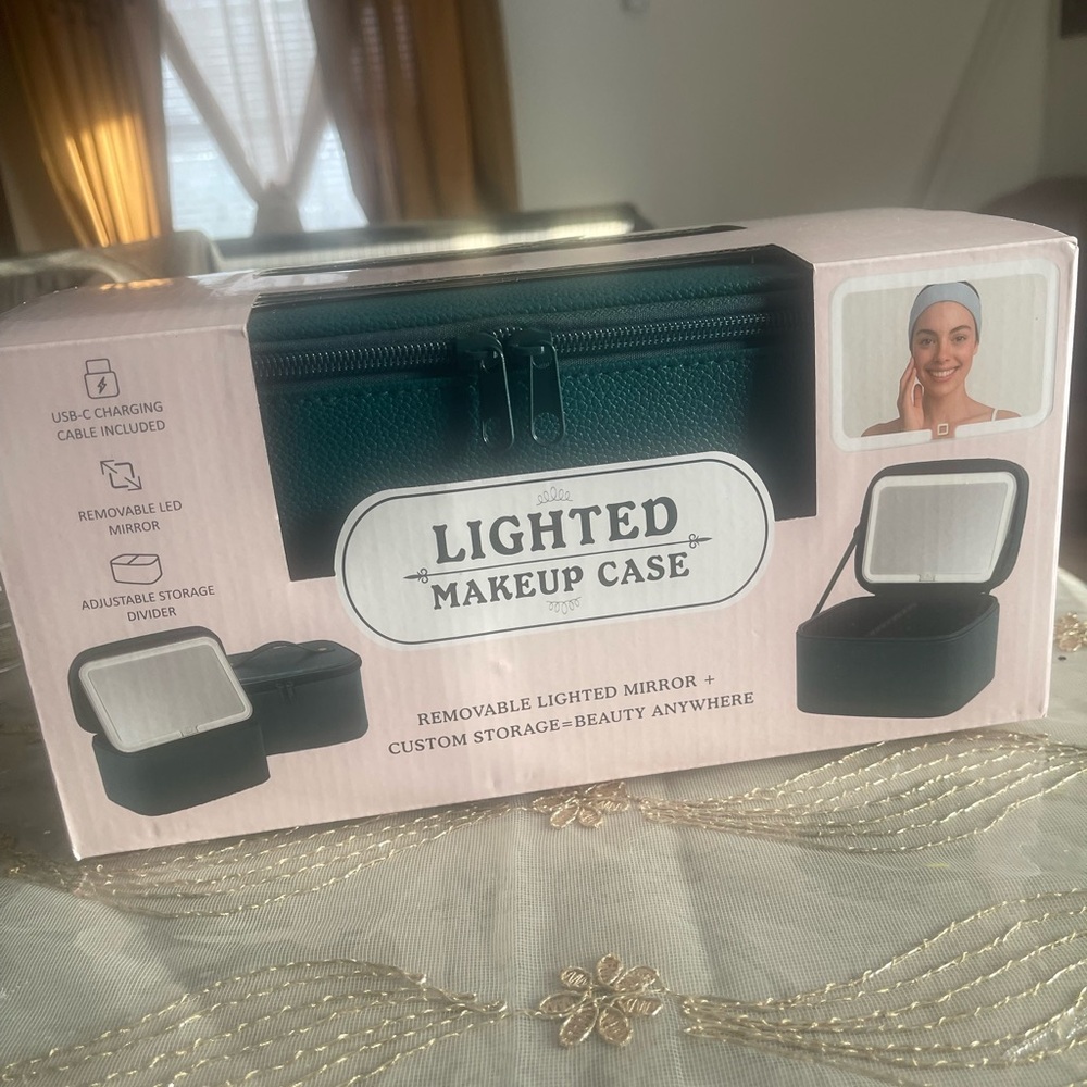 Elegant Lighted Makeup Case with LED Mirror - Black